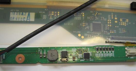 Displaytausch Panasonic Toughbook CF-52 von LED- auf CCFL-Display bringt gro&szlig;e Kostenersparnis.